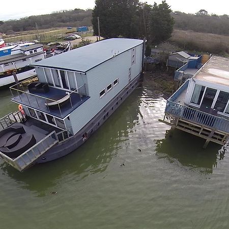 Bed and Breakfast Houseboat Harbourside View à Newport  Extérieur photo