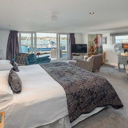 Bed and Breakfast Houseboat Harbourside View à Newport  Extérieur photo