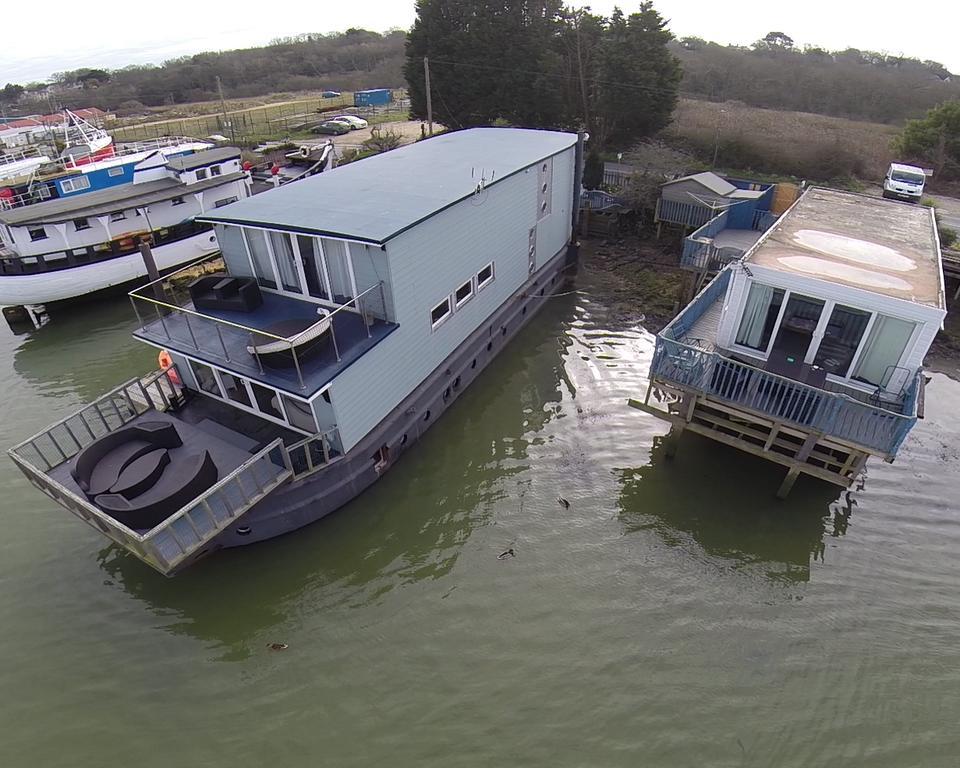 Bed and Breakfast Houseboat Harbourside View à Newport  Extérieur photo