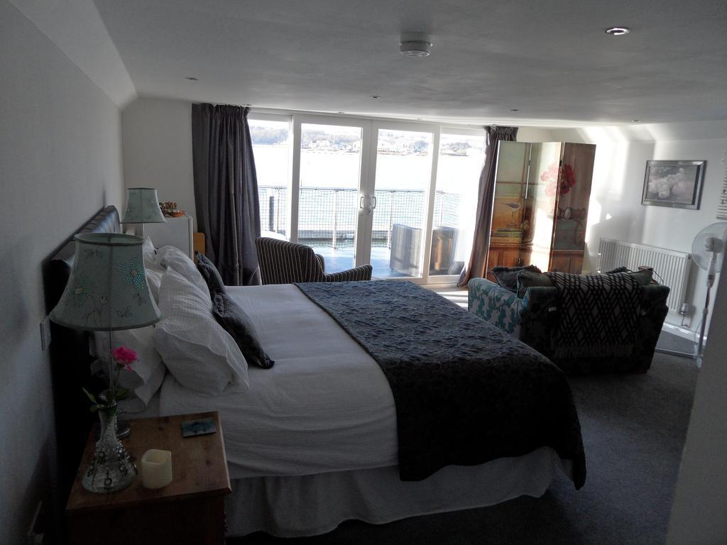 Bed and Breakfast Houseboat Harbourside View à Newport  Extérieur photo