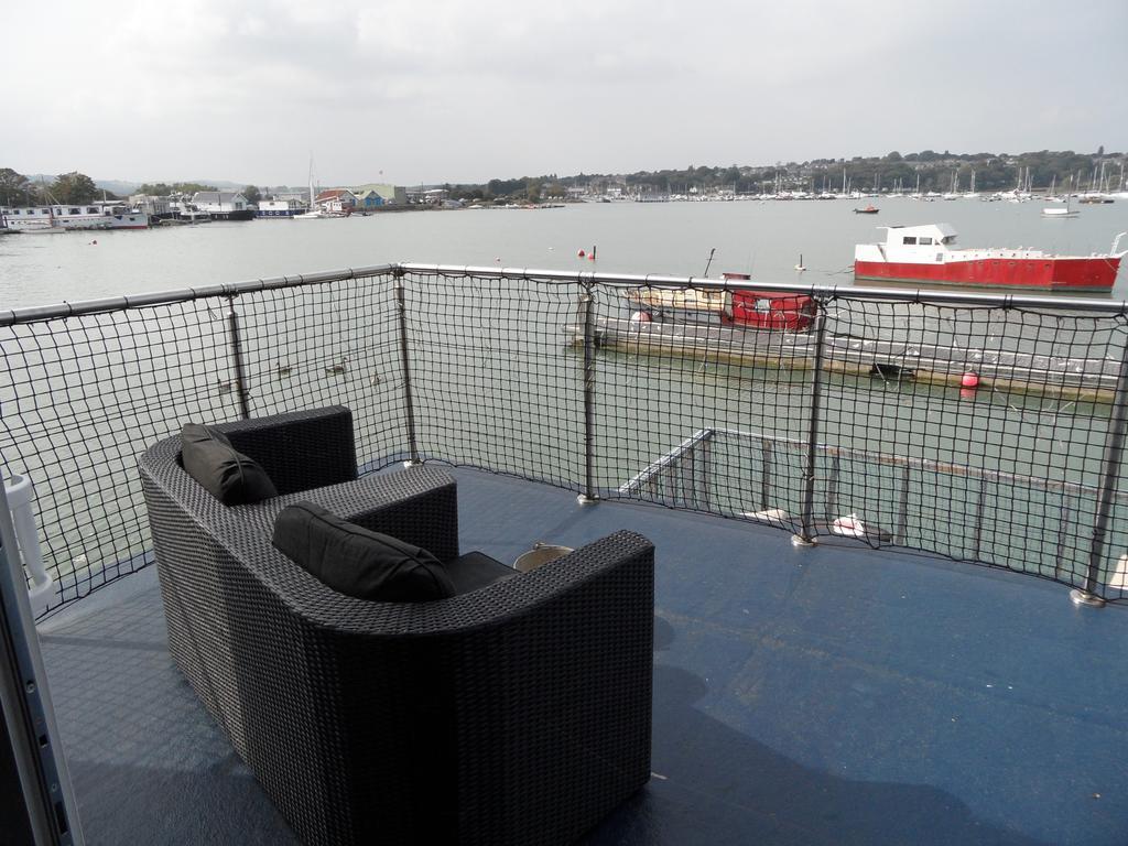 Bed and Breakfast Houseboat Harbourside View à Newport  Chambre photo