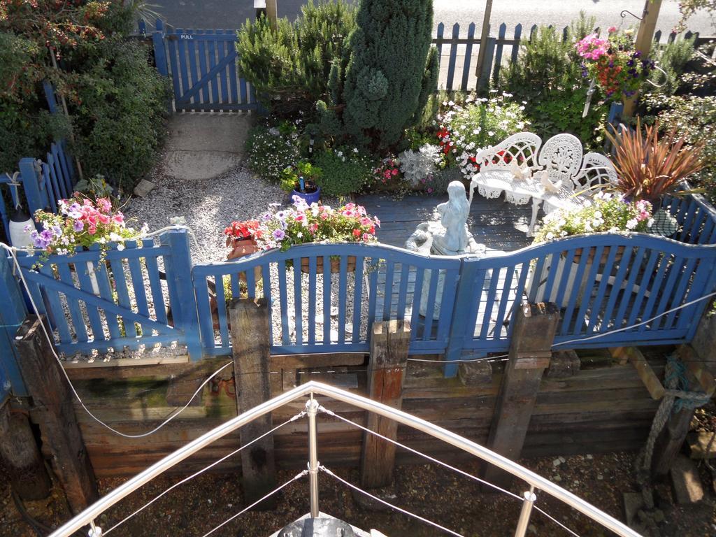 Bed and Breakfast Houseboat Harbourside View à Newport  Chambre photo