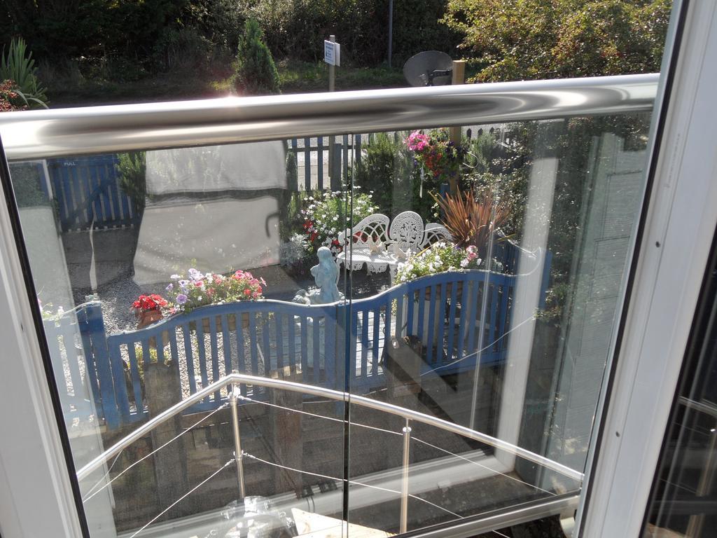 Bed and Breakfast Houseboat Harbourside View à Newport  Chambre photo