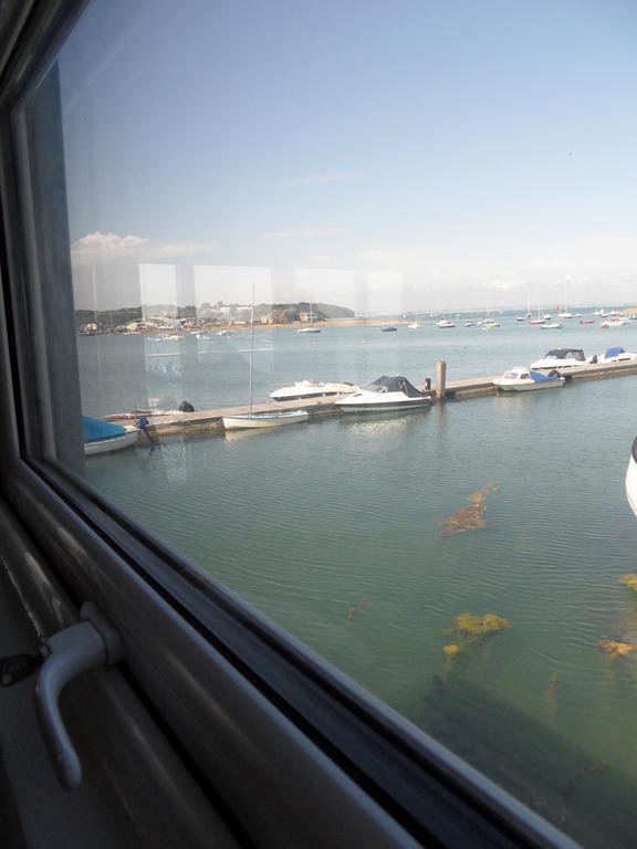 Bed and Breakfast Houseboat Harbourside View à Newport  Chambre photo