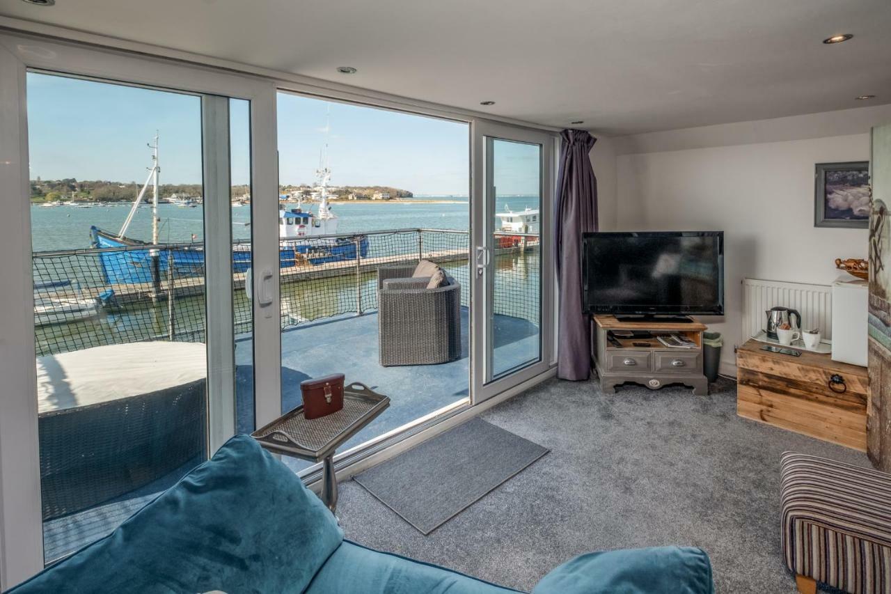 Bed and Breakfast Houseboat Harbourside View à Newport  Extérieur photo
