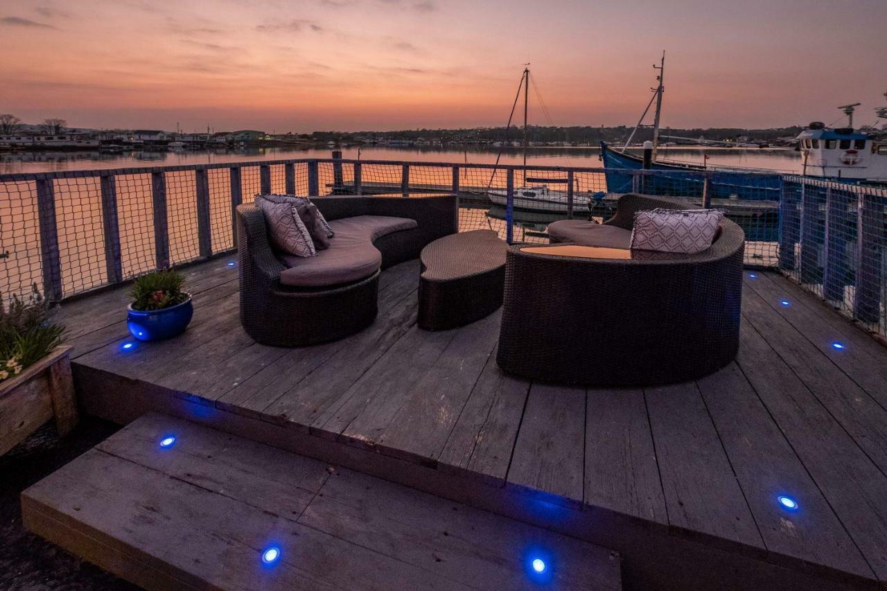 Bed and Breakfast Houseboat Harbourside View à Newport  Extérieur photo