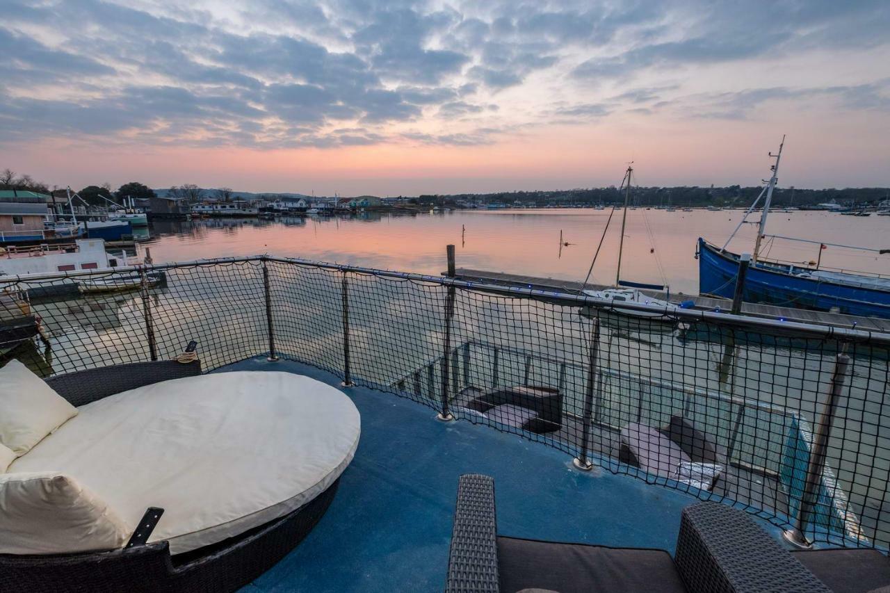 Bed and Breakfast Houseboat Harbourside View à Newport  Extérieur photo