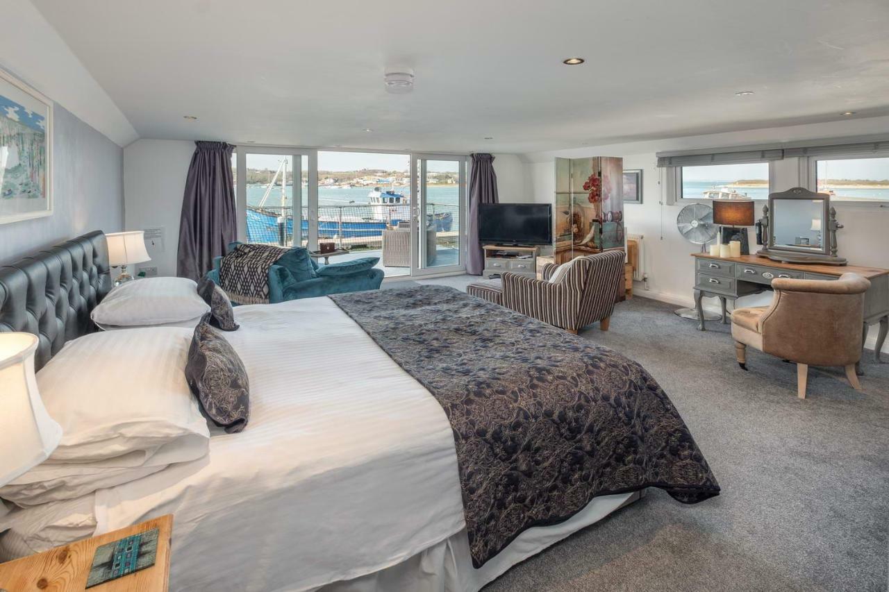 Bed and Breakfast Houseboat Harbourside View à Newport  Extérieur photo