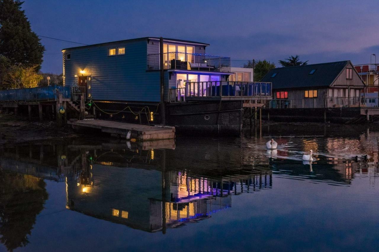 Bed and Breakfast Houseboat Harbourside View à Newport  Extérieur photo